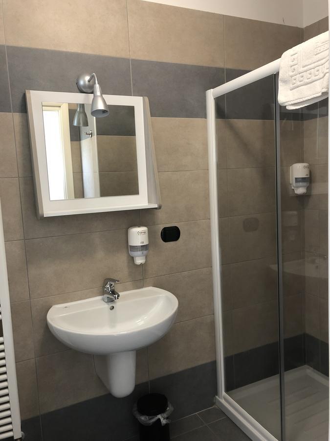 Cascina Monte Diviso Hostel Γκαλλαράτε Εξωτερικό φωτογραφία